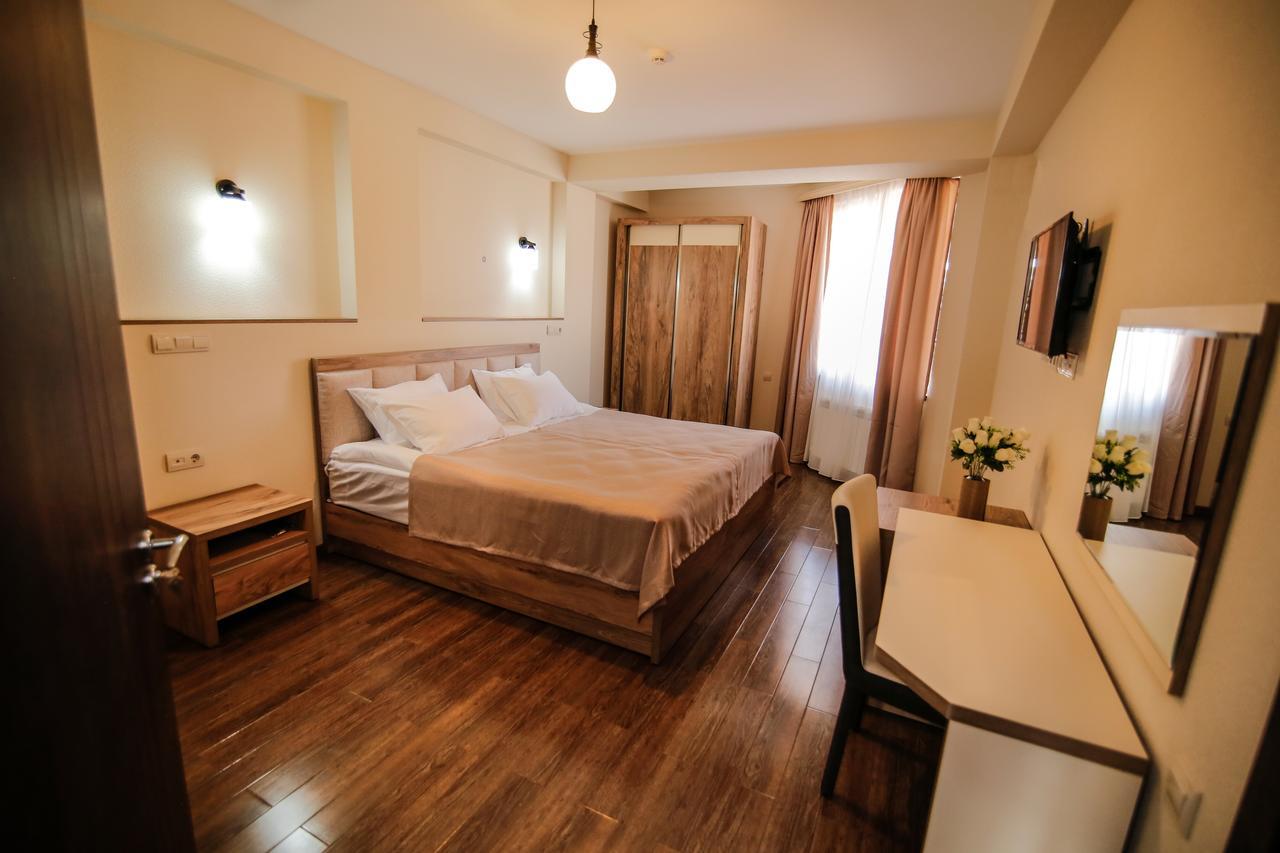 Hills Hotel Тбилиси Екстериор снимка