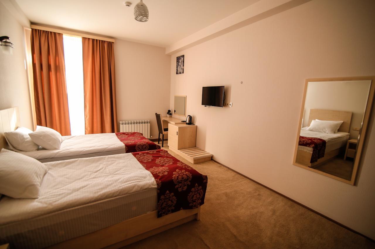Hills Hotel Тбилиси Екстериор снимка