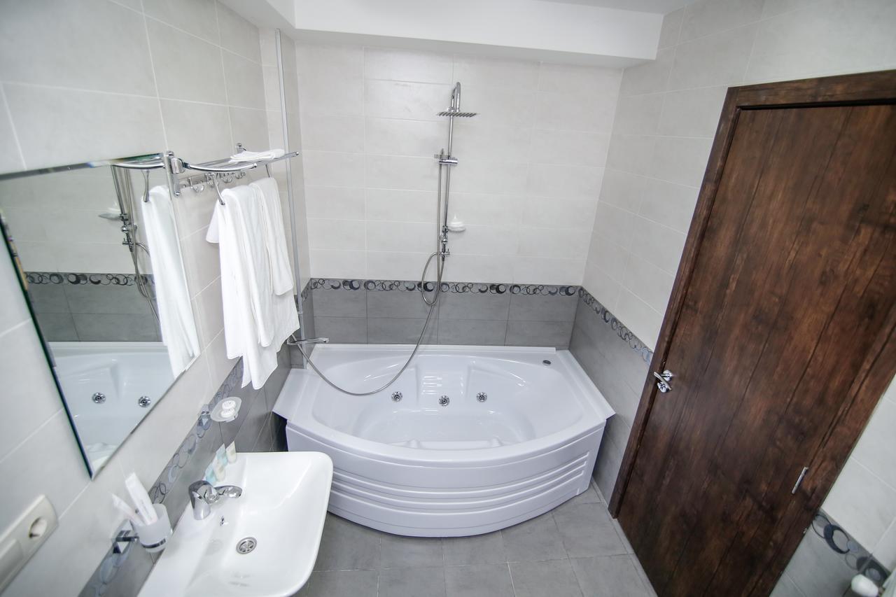 Hills Hotel Тбилиси Екстериор снимка
