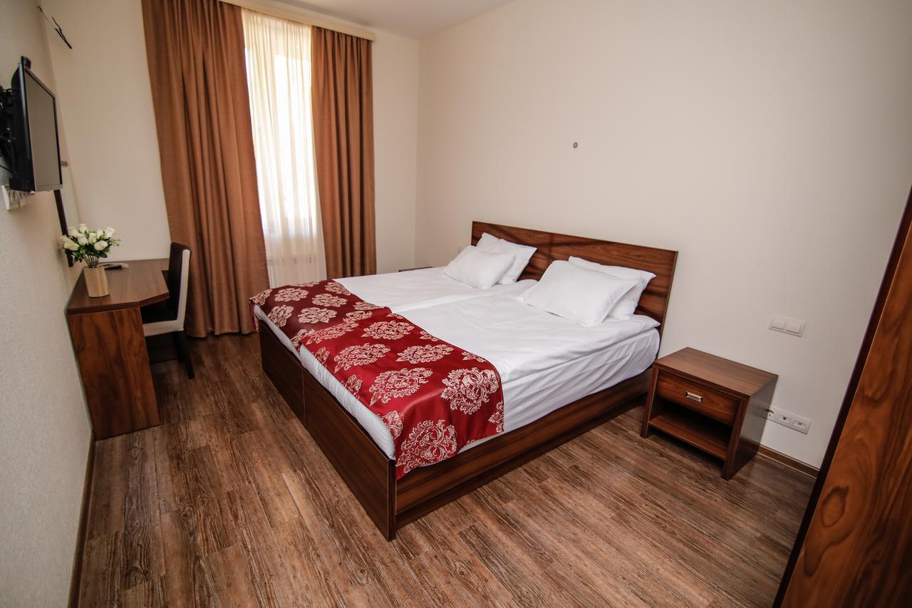 Hills Hotel Тбилиси Екстериор снимка