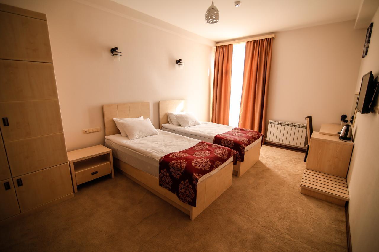 Hills Hotel Тбилиси Екстериор снимка