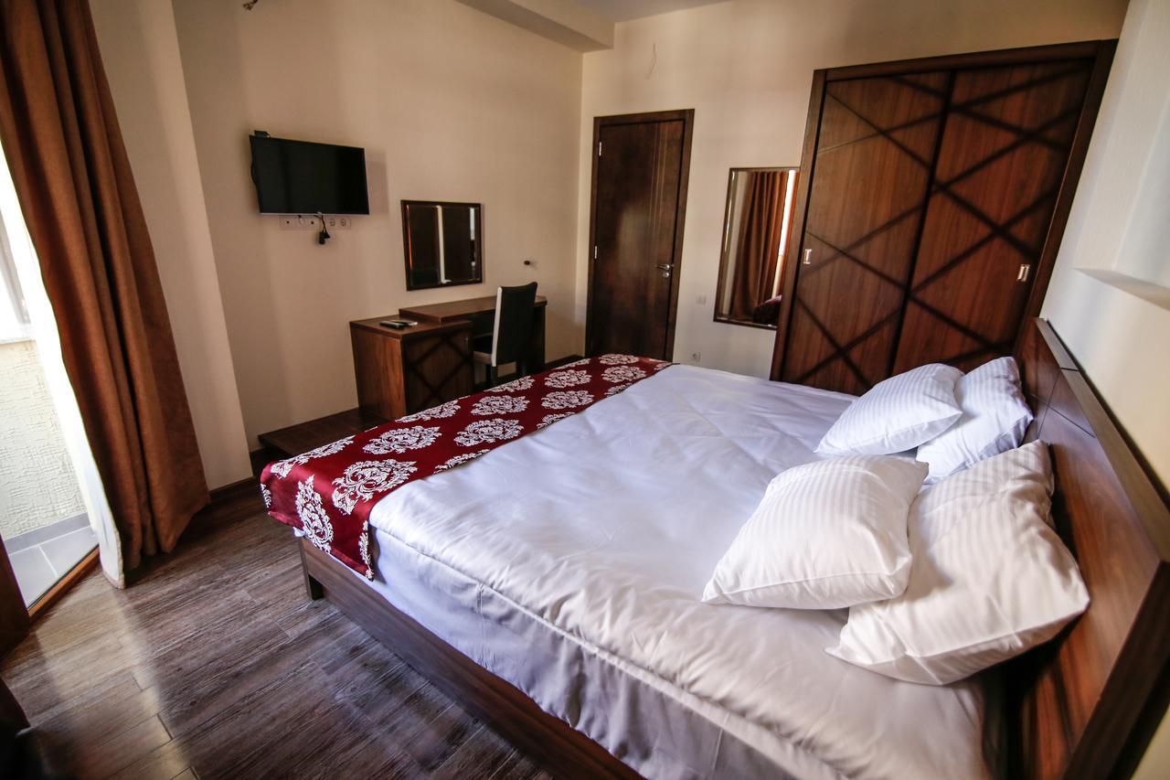 Hills Hotel Тбилиси Екстериор снимка
