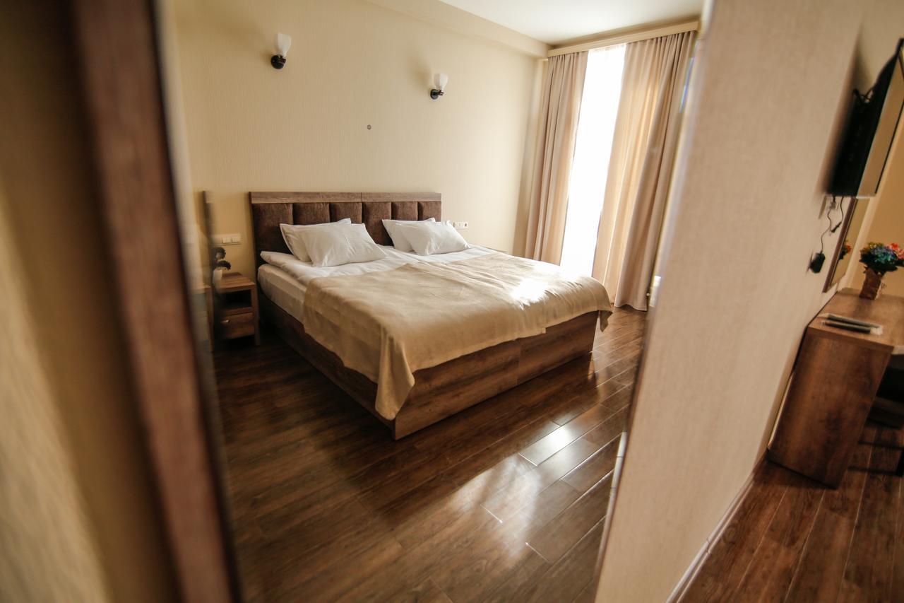 Hills Hotel Тбилиси Екстериор снимка