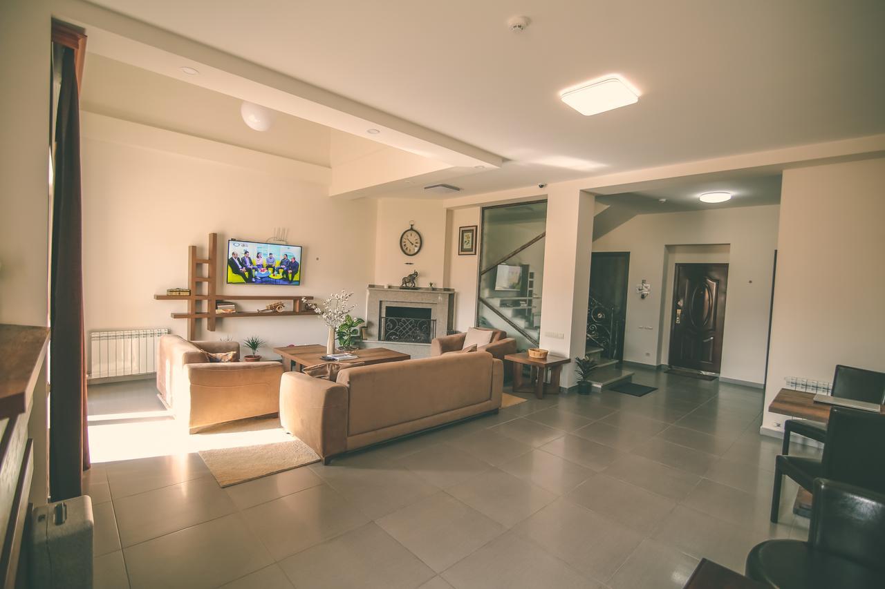 Hills Hotel Тбилиси Екстериор снимка